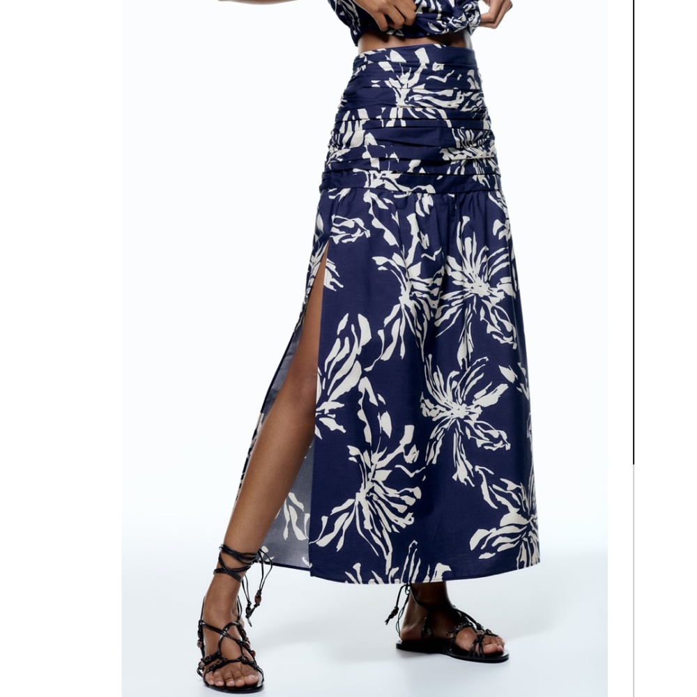 NWT ZARA LONG PRINTED SKIRT Blue / White